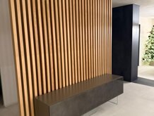 Mobile di design artigianale in legno su misura per arredamento moderno e contemporaneo