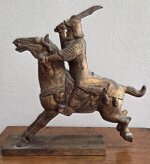 statua-guan-yu-a-cavallo-in-legno-dorato-scultura-cinese-vintage-dio-della-guerra-feng-shui