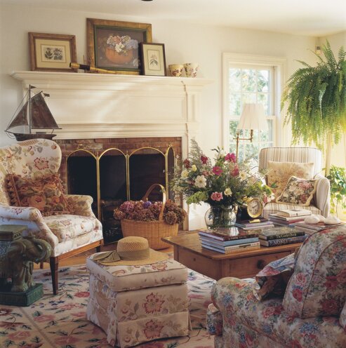 bhg-90s-style-living-room_84-wjz3zk_bbk0eblkjwle-27e169c9eafa405aaf9eb060a5a78e1a.jpeg