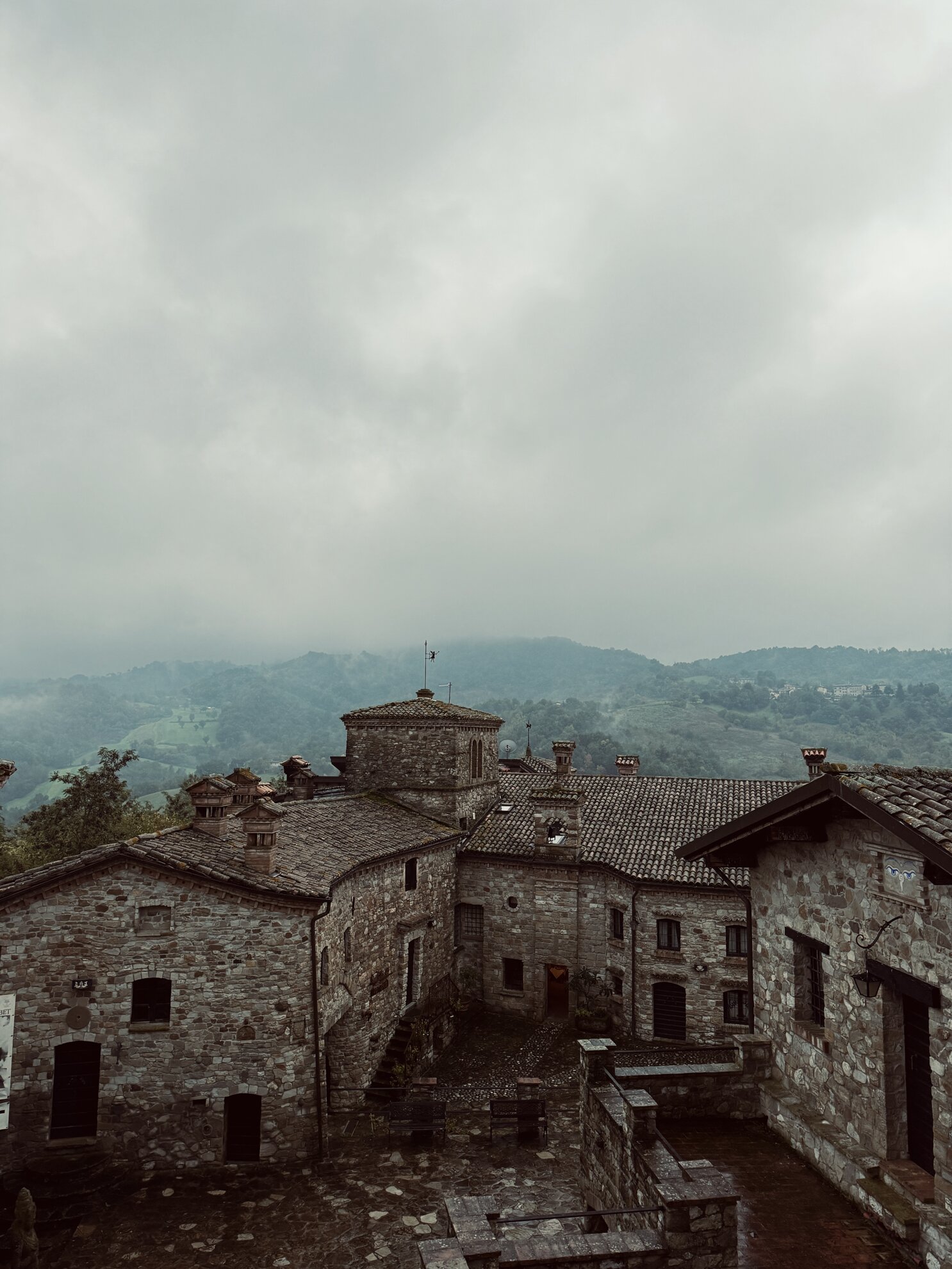 borgo di votigno di canossa
