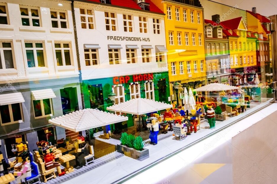 depositphotos_95989290-stock-photo-lego-figurines-and-forms-the.jpeg
