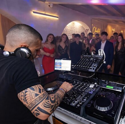 DJ in consolle ad un diciottesimo compleanno a Roma