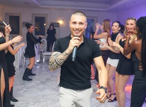 DJ in pista tra gli invitati ad una feste di 18 anni a Roma