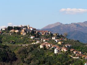 follo_alto_(follo)-panorama_da_valeriano_di_vezzano_ligure.jpeg