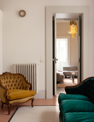 eyJlbiI6IlRoZSBmaXJlcGxhY2Ugcm9vbSJ9