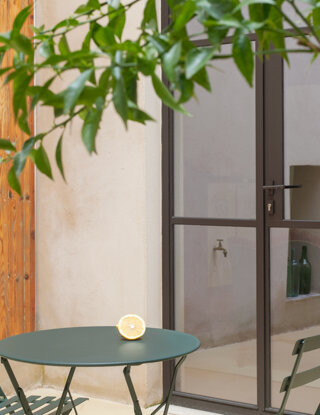 eyJlbiI6IlRoZSBsaXR0bGUgY2xvaXN0ZXIifQ==