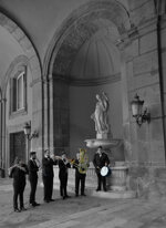 giuseppe-verdi-palazzo-reale-f-fierro-trombone-e-del-prete-tromba-l-izzo-tuba-a-izzo-rullante-d-albano-clarinetto-ide-caro-flauto-stampa-realizzata-su-carta-fotografica-satinata-o-lucida-30x40-in-cartellina-rigida-nera-nc