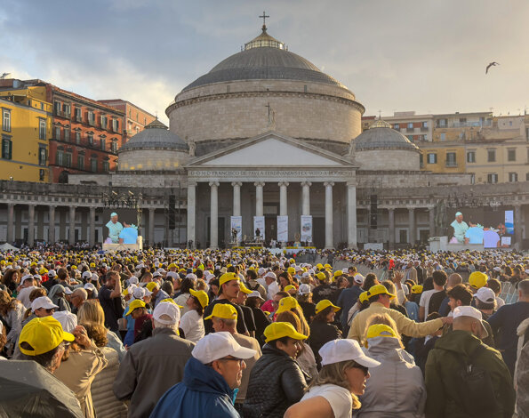 il_papa_a_napoli_3.jpeg