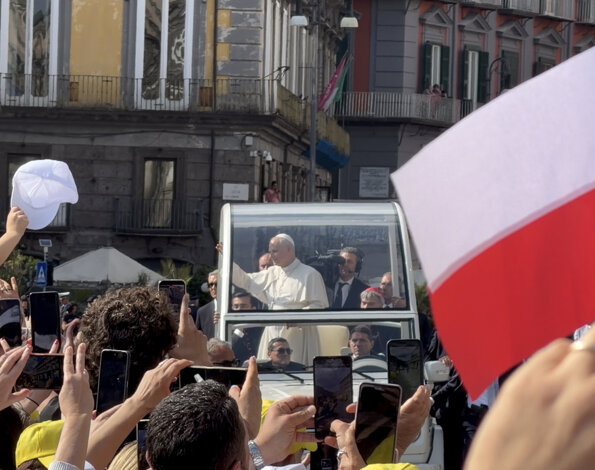 il_papa_a_napoli_1.jpeg