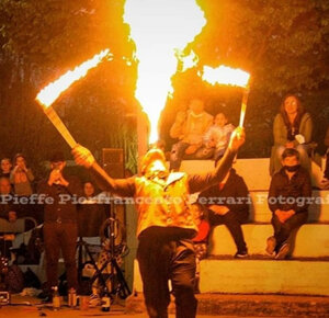 spettacolo di MAGIA - BOLLE DI SAPONE - GIOCOLERIA - CLOWNERIA Calabria - Cosenza - Reggio Calabria - Rossano - Castrovillari - Cassano Allo ionio - Rende - Catanzaro - Cariati - altomonte