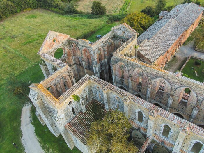 val-di-merse-san-galgano-spada-nella-roccia.jpeg val-di-merse-san-galgano-spada-nella-roccia.jpeg