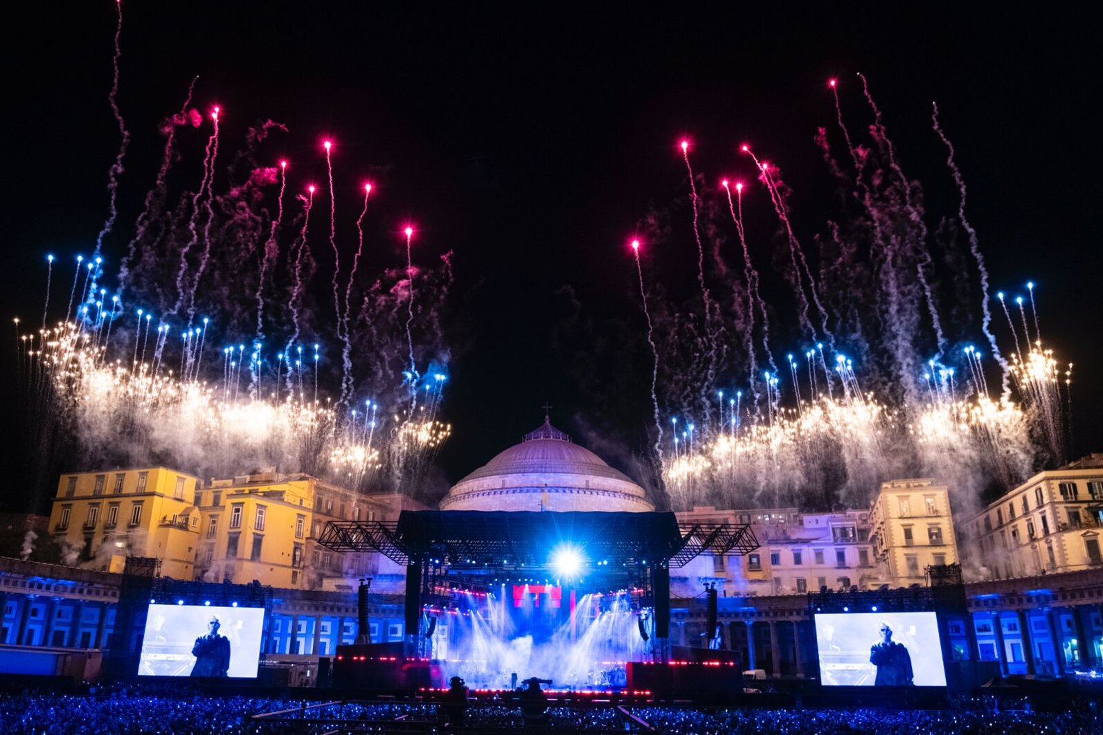fuochi-artificio-concerti-napoli.jpg fuochi-artificio-concerti-napoli.jpg