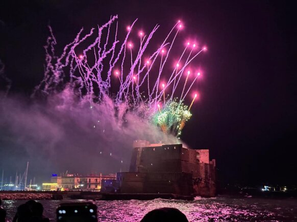 fuochi-artificio-matrimoni-aziende-concerti-fx-napoli.jpg fuochi-artificio-matrimoni-aziende-concerti-fx-napoli.jpg
