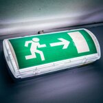 sku-83111-lampada-led-di-emergenza-a-soffittoparete-con-batteria-da-1200mah-e-autonomia-3-ore-6400k-ip65