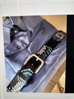 cintura-in-cuoio-nero-decorazioni-floreale-azzurra