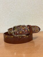 cintura-in-cuoio-marrone-laserata-decorazione-floreale