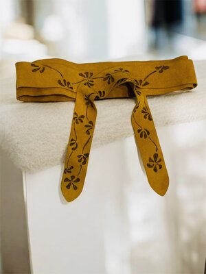 cintura-fascia-in-pelle-scamosciata-decorazione-floreale