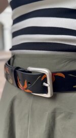 cintura-in-cuoio-nero-decorazione-floreale-arancio
