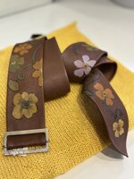 cintura-fascia-in-pelle-marrone-decorazione-floreale-rosa