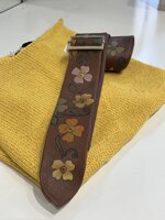 cintura-fascia-in-pelle-marrone-decorazione-floreale-rosa