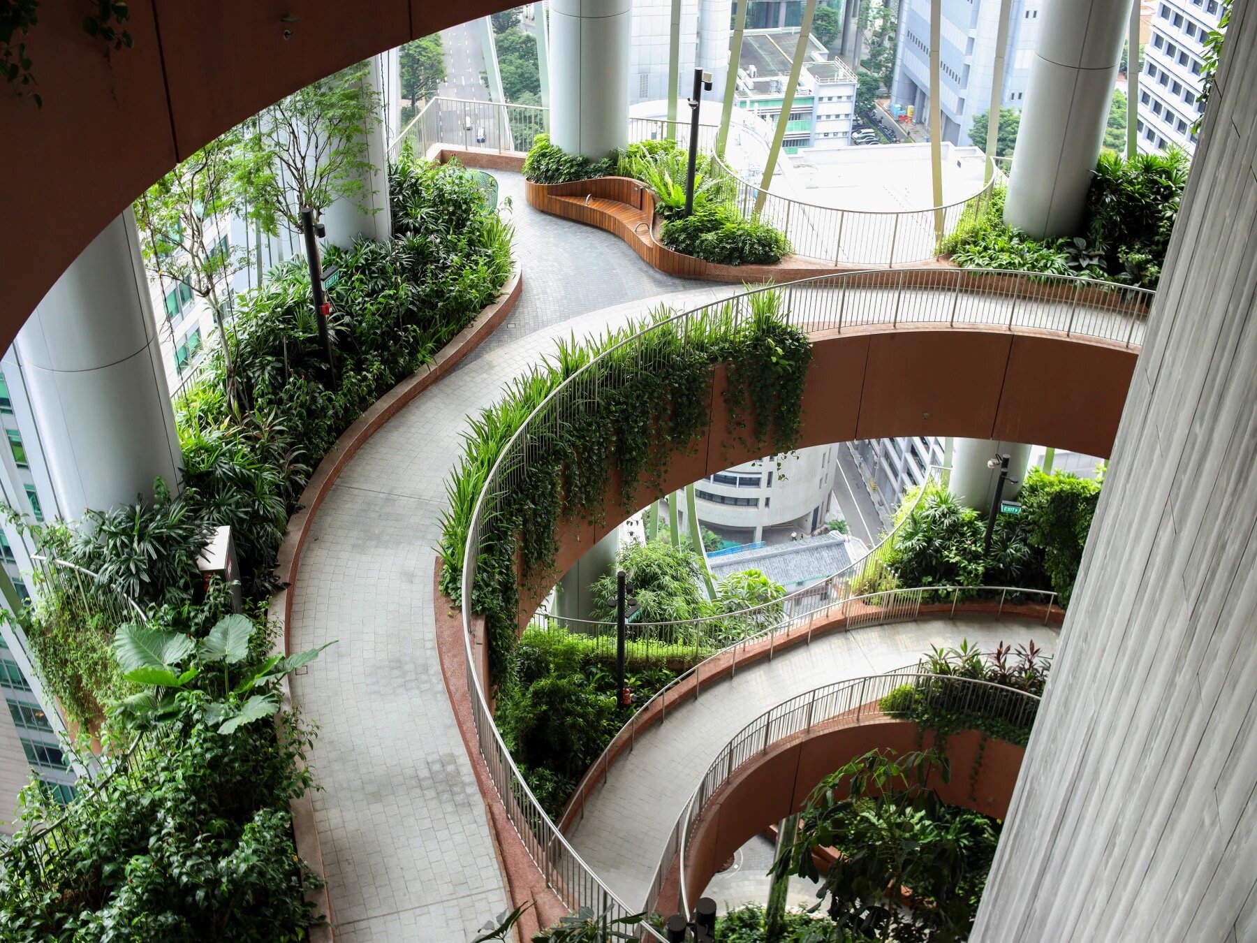 09-biophilic-architecture-2-1.jpg.jpeg CapitaSpring, BIG e Carlo Ratti Associati, Singapore, 2022.