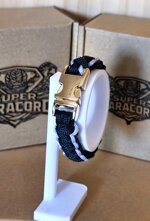 bracciale-paracord-550-artigianale-nero-panna-con-fibbia-gold