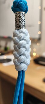 portachiavi-wave-twist-design-unico-blu-bianco