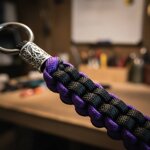 portachiavi-in-paracord-550-handmade-viola-nero-con-inserto-in-metallo