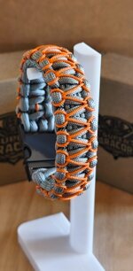 bracciale-paracord-550-artigianale-grigio-arancio-chiusura-in-metallo-fume