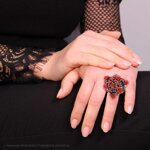anello-etnico-thailandese-con-pietre-naturali-corallo-in-argento-925
