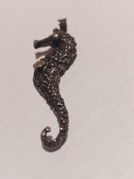 ciondolo-ippocampo-dionisia-in-argento-925-brunito-nero
