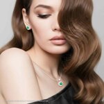 parure-set-orecchini-e-ciondolo-tondo-verde-smeraldo-contornato-da-due-giri-di-cubic-zirconia-bianchi-in-argento-925