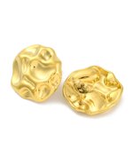 orecchini-bottone-tondi-piatti-in-acciaio-inox-martellato-oro-18k