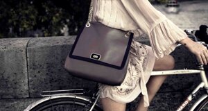 shaharazad tortora in bicicletta indossata.jpeg shaharazad tortora in bicicletta indossata.jpeg