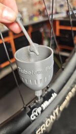 tubeless-liquid-funnel