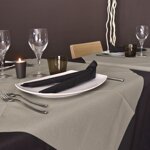 tovaglie-in-tnt-vari-colori-100x100-cm-25-pezzi