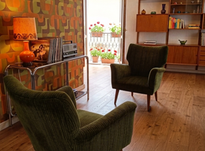 coppia poltroncine verde bosco in ambiente vintage REMADE IN FRANCIACORTA coppia poltroncine verde bosco in ambiente vintage REMADE IN FRANCIACORTA