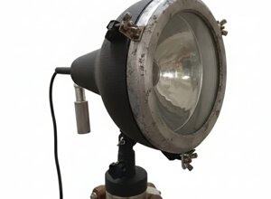 particolare faro alluminio con ghiera apribile REMADE IN FRANCIACORTA