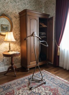 appendiabito vintage di marca remade in franciacorta