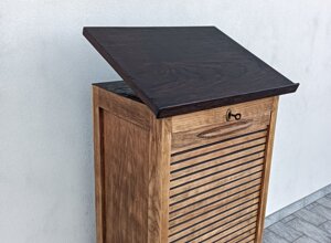 Fianco in legno di rovere e serranda scorrevole di un mobile da ufficio vintage