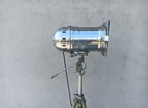 faro in aluminio su treppiede gitzo originale remade in franciacorta