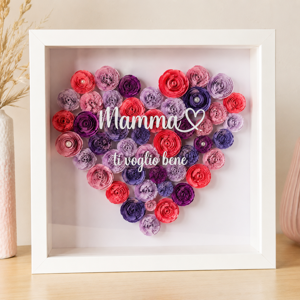 Quadro personalizzato con rose di carta tridimensionali a forma di cuore e dedica personalizzata, realizzato a mano da FedeLab Creazioni.