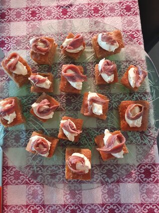 Focaccia ricotta e acciughe