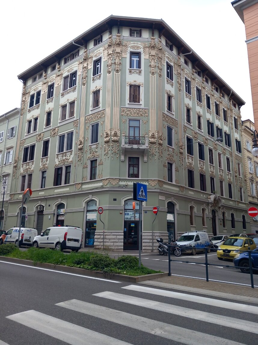 palazzo di fronte.jpeg