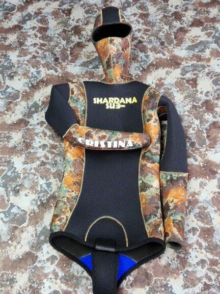 Muta monofoderata nero e mimetico 5 mm da donna Muta monofoderata nero e mimetico 5 mm da donna