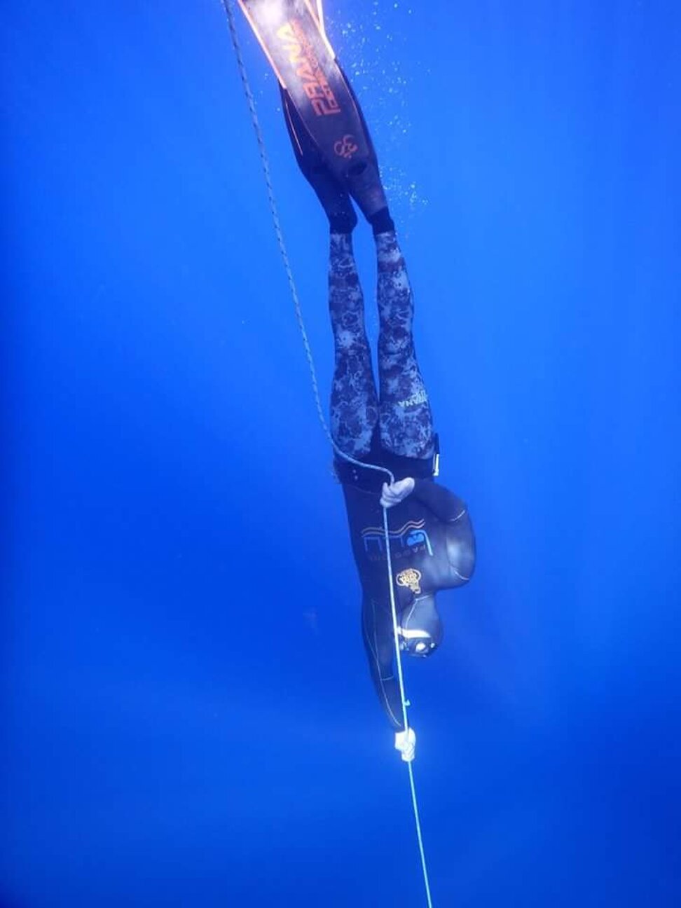 Apneista apnea su cavo muta shardana sub Apneista apnea su cavo muta shardana sub