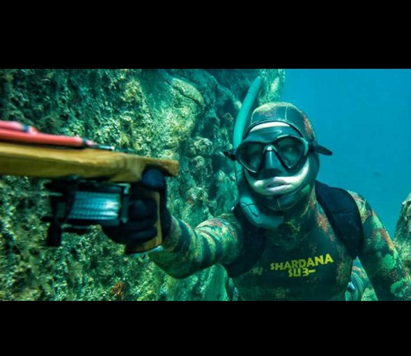 pesca subacquea all'aspetto muta mimetica pesca subacquea all'aspetto muta mimetica