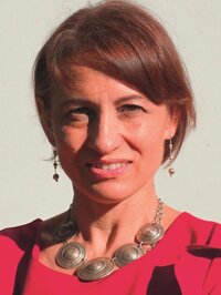 simona foto.jpeg simona foto.jpeg