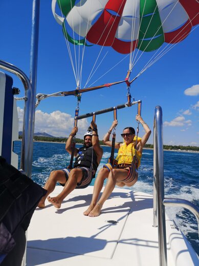 prenota parasailing liguria.jpeg