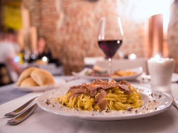 alba-tartufo-barolo-exclusive-experience.jpeg alba-tartufo-barolo-exclusive-experience.jpeg
